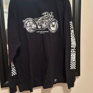 Harley-Davidson Museum Black Long Sleeve Tee with Motorcycle Graphic, men’s XL